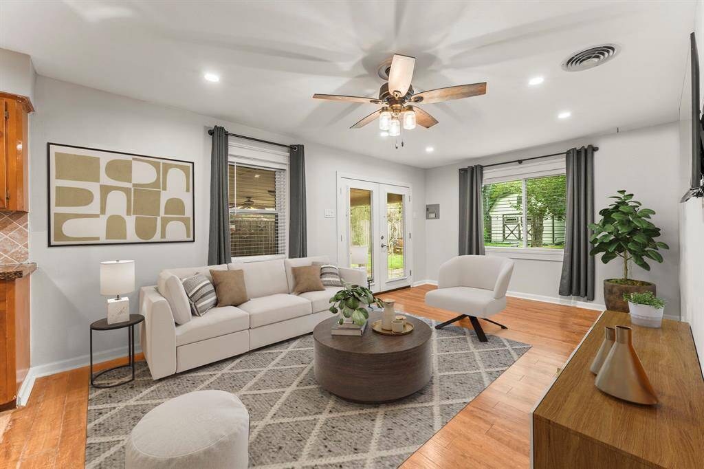 Welcome home to 4906 W 43rd St!*Virtually Staged