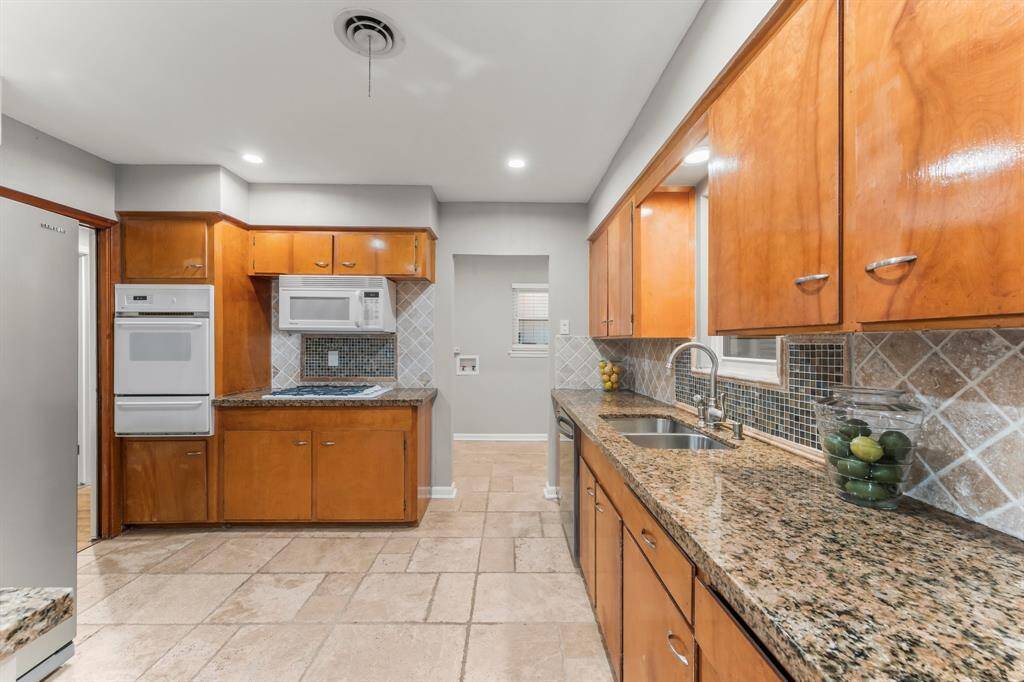 Granite countertops, ceramic tile backsplash