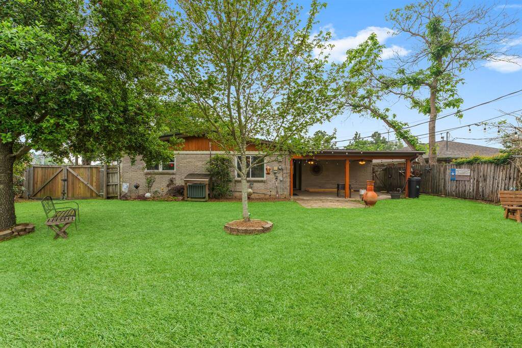Four-sided bricked home & fully fenced