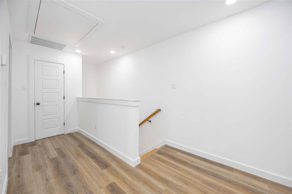 spacious upstairs foyer