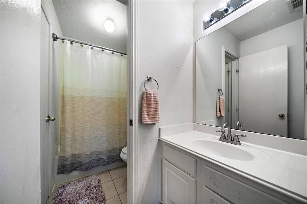 Jack & Jill bathroom