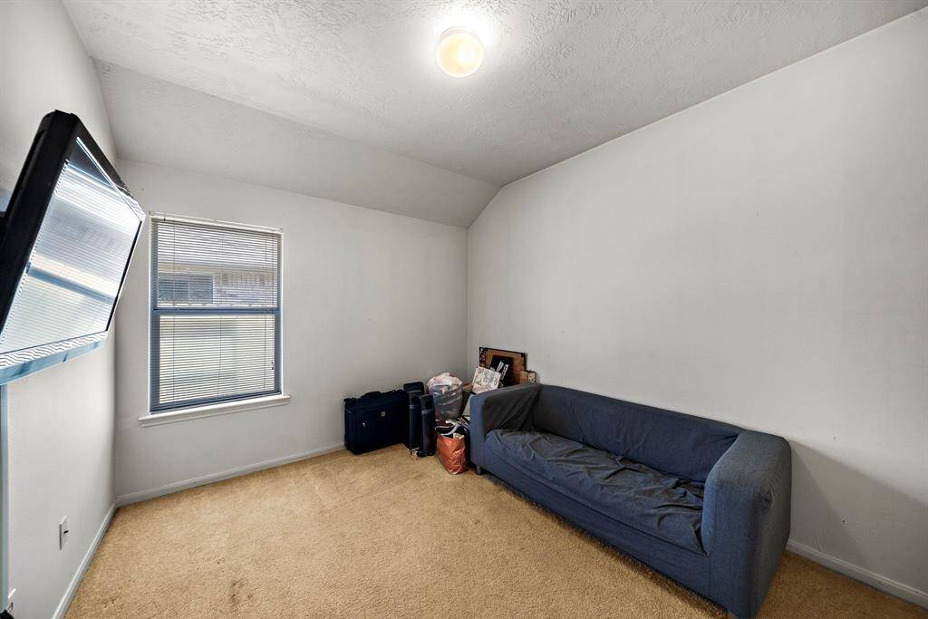 Ready for your personal touch, this room offers endless possibilities.