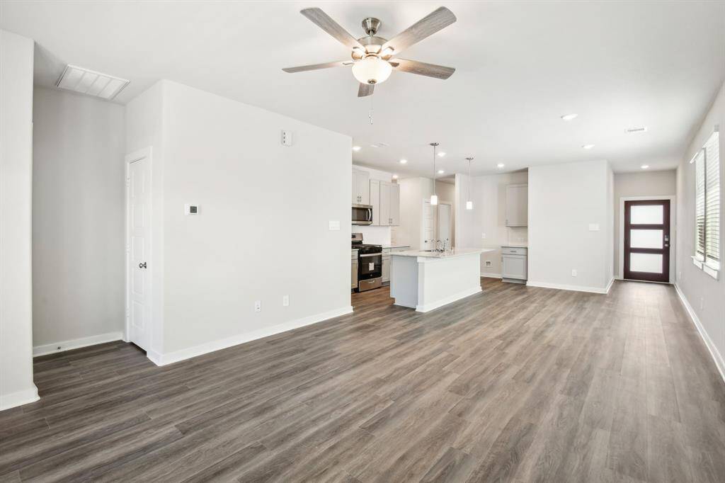 Photo is not of the actual home but is an inspirational photo of builder’s model home and may depict options, furnishings, and/or decorator features that are not included.