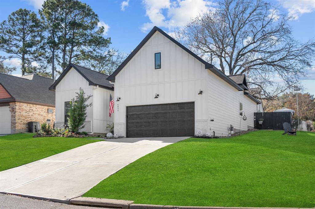 Extensive driveway and large side yard with amazing views of the lake.