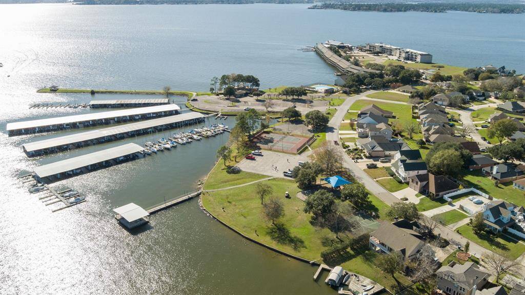 Beyond the marina is a venue with community restaurant.