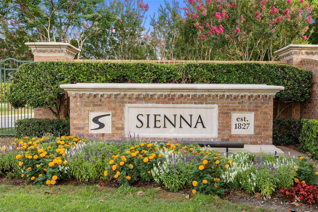 Sienna is a master-planned community with an abundance of year-round amenities!