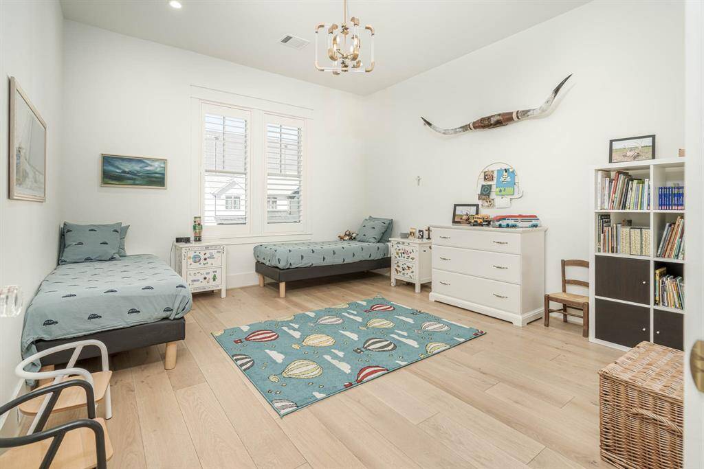 Spacious children's bedroom