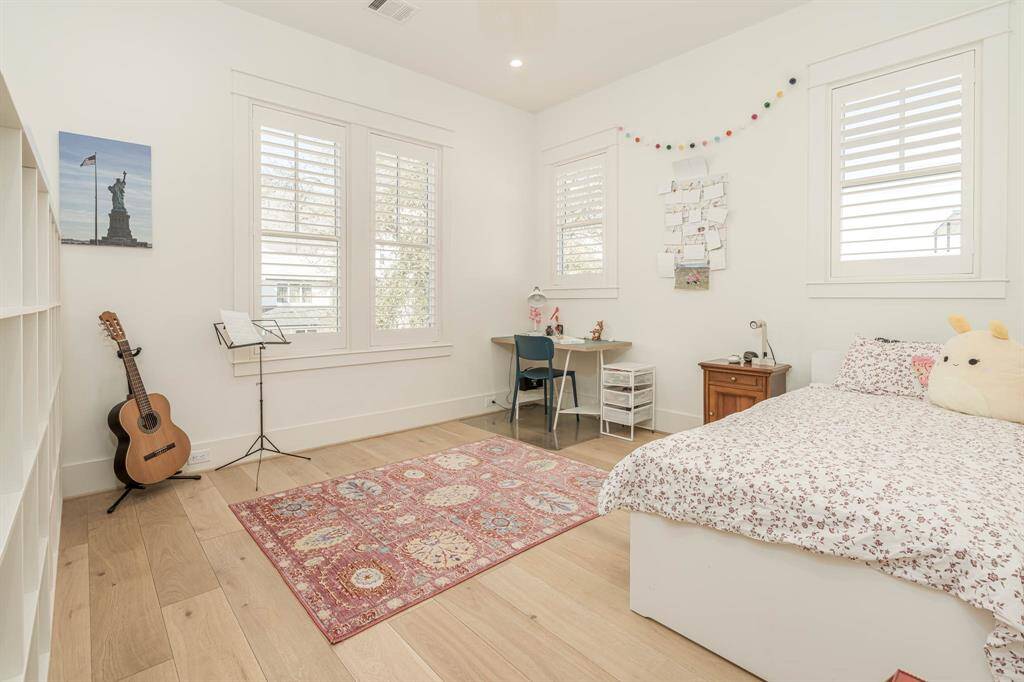 Upstairs Bedroom #4