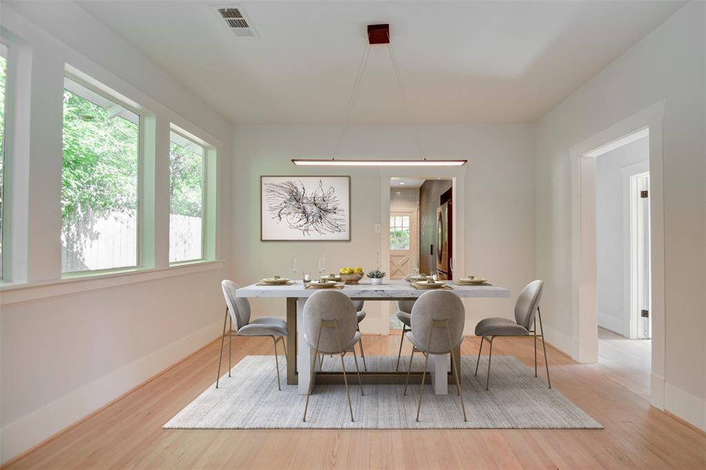 Another view of the dining room, connecting to the kitchen and to the bathroom.