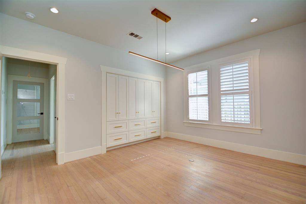 Built-in ergonomic closet in the master bedroom