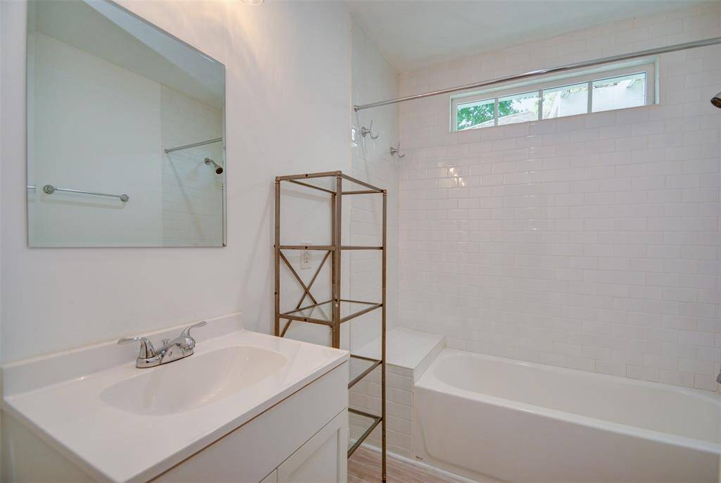 Garage apartment full bath