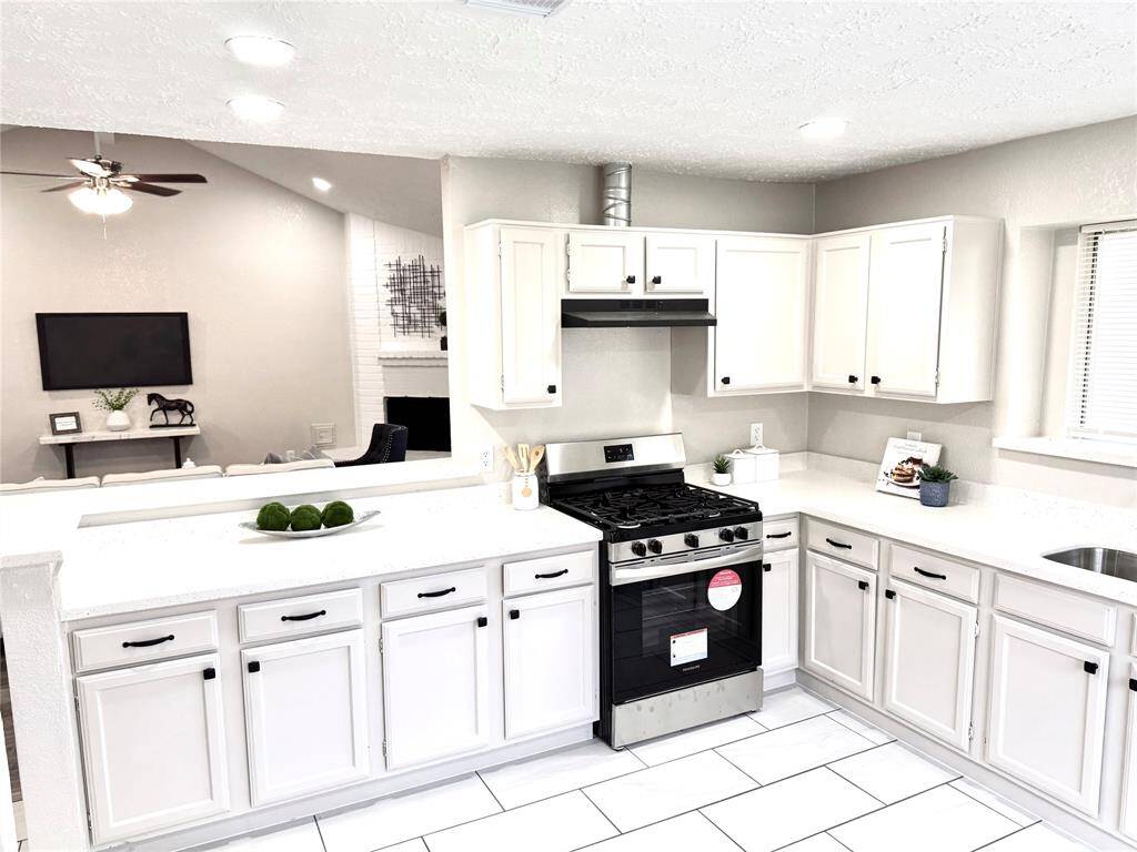 LOTS OF COUNTER TOPS AND LOTS OF CABINETS*