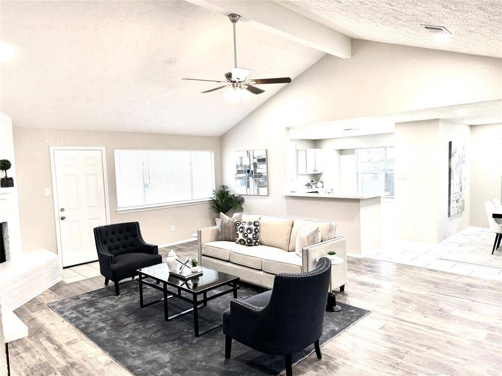 HIGH GRADE 12 MILL WOOD LAMINATE FLOORS*