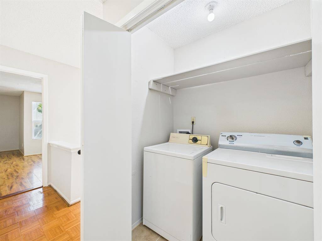 Second floor split plan with centralized laundry and parquet flooring