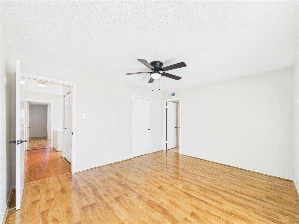 Full Sized Washer & Electric Dryer stay