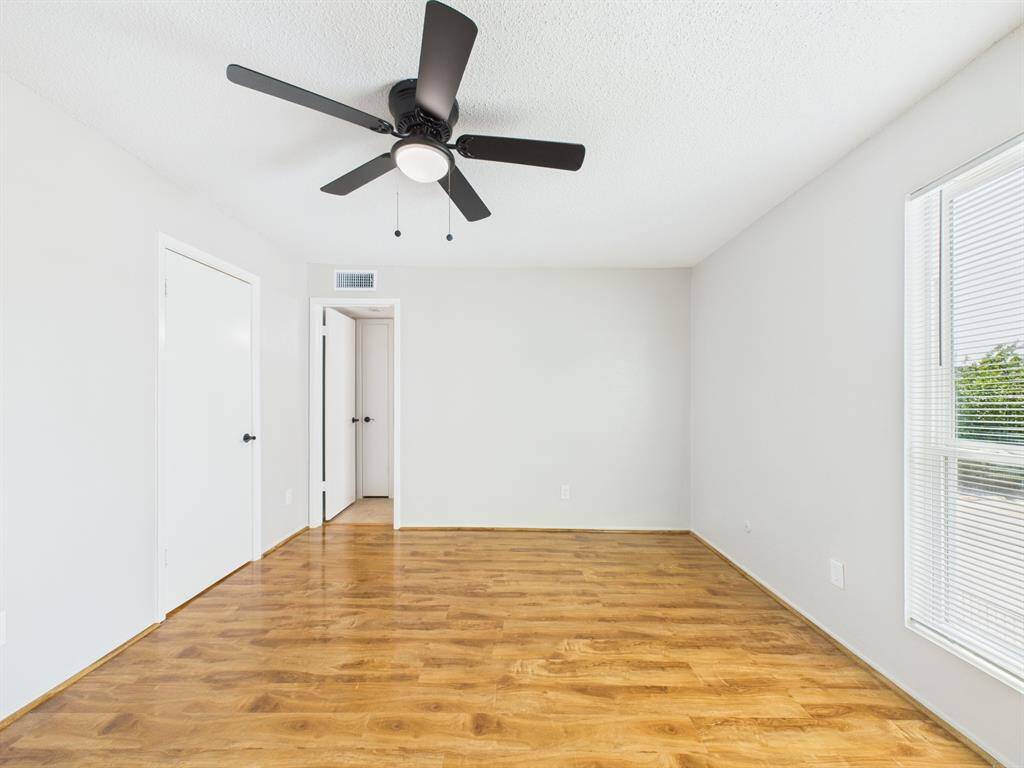Great sized Primary Bedroom