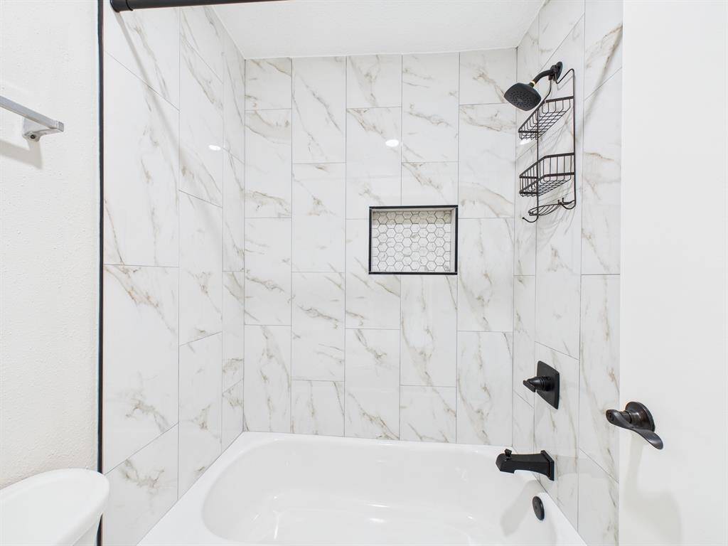 Beautifully updated bath
