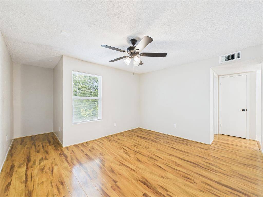 Large alcove for a bit of personalized space