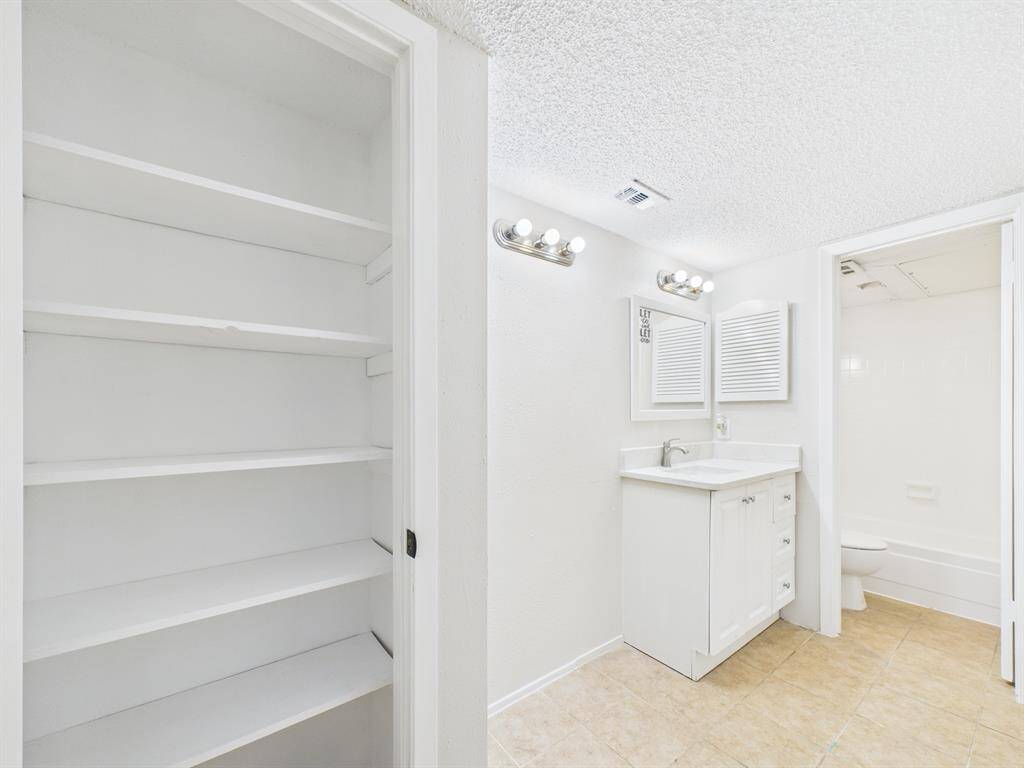 Excellent sized walk-in closet