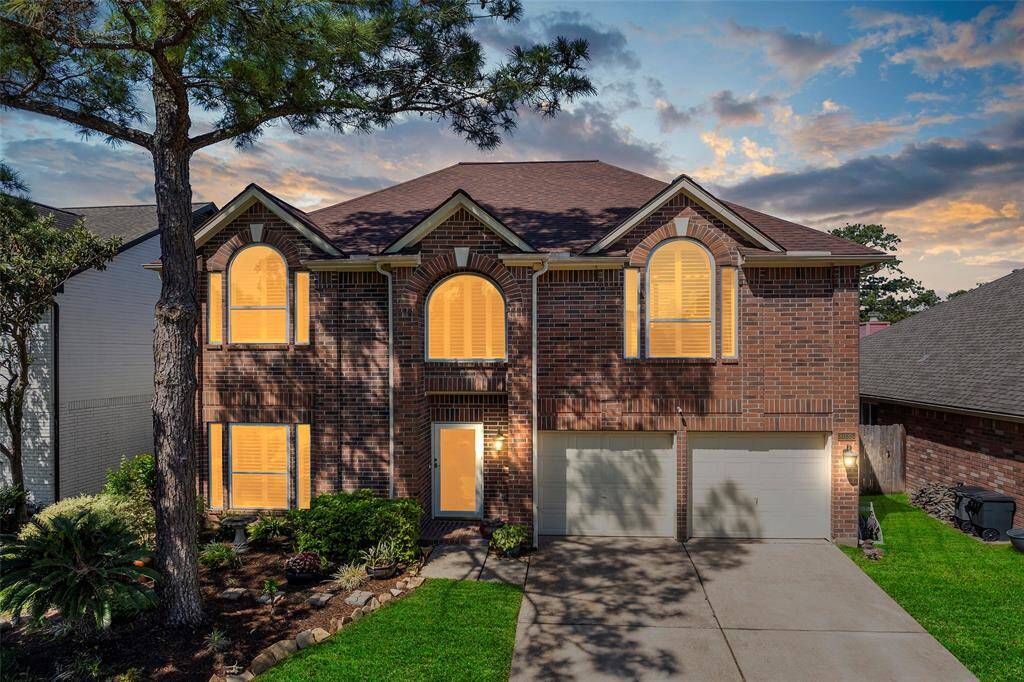 Spectacular 3 bedroom 2.5 bathroom in the golfing community of Hearthstone.