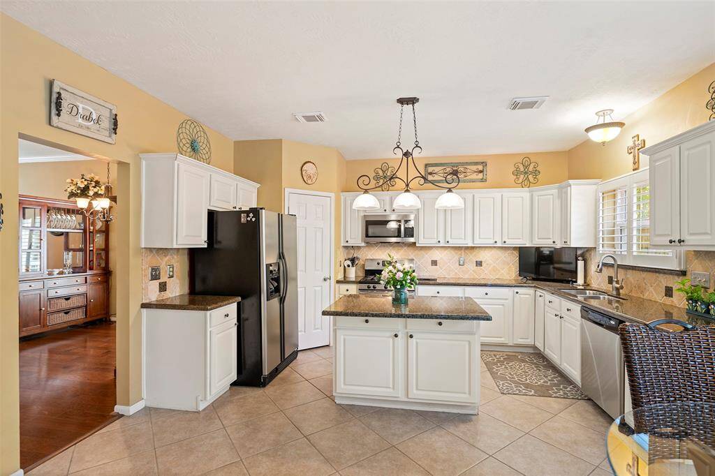 Undermount sinks, backsplash w/ granite inlays, walk-in pantry and tons of cabinets.
