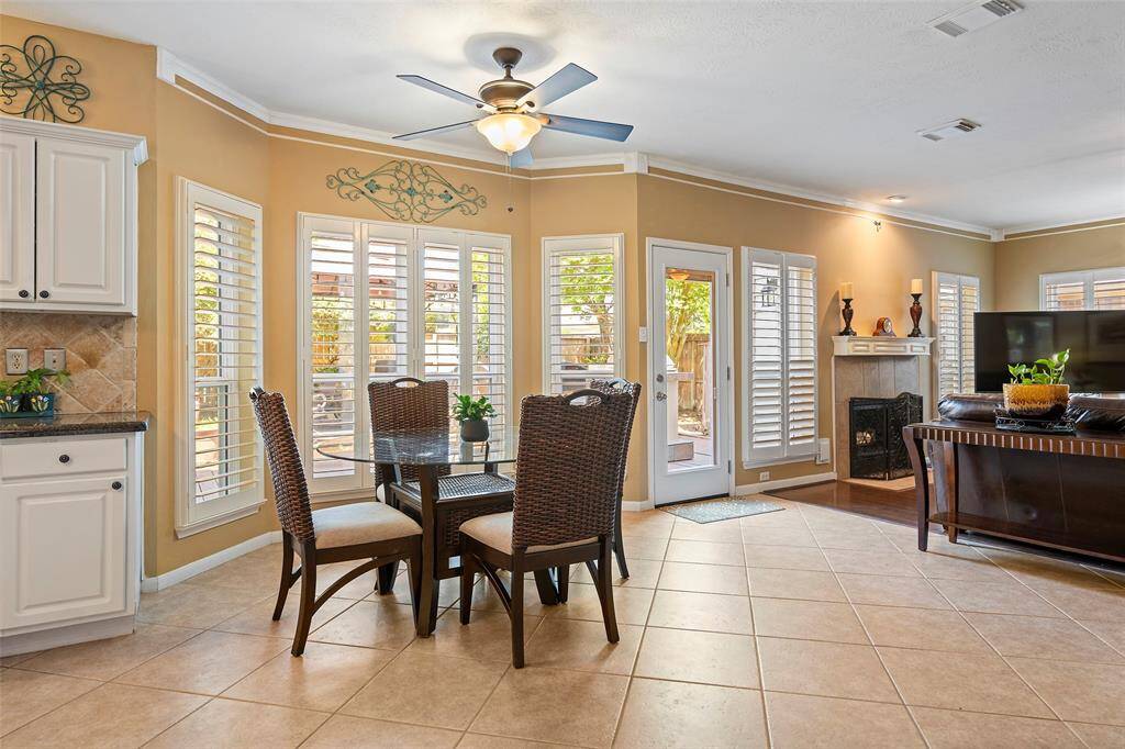 Open concept kitchen, breakfast area, and family room all well lit with plenty of double pane windows and plantation shutters.