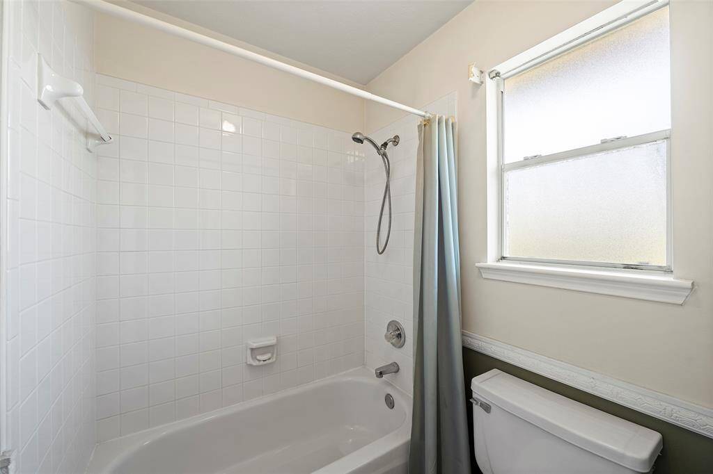 Shower/tub combo.