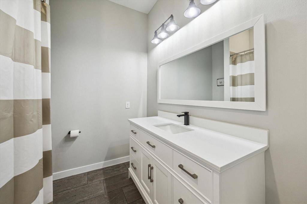 Guest bath with tub/shower combo, second floor.