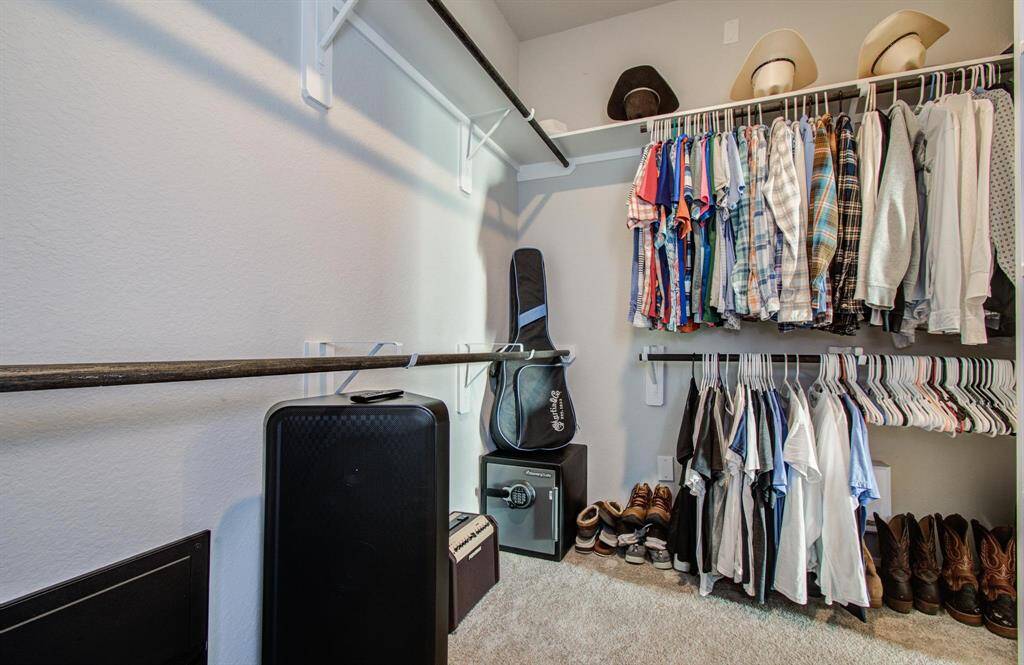Second walk-in closet in the primary suite!