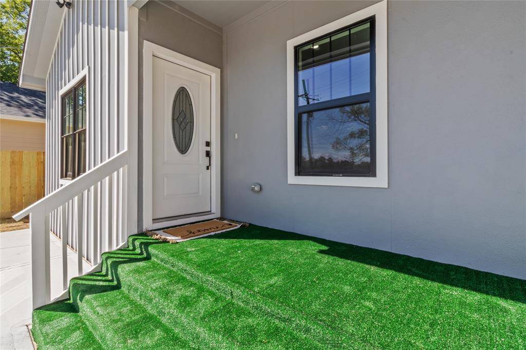 Entry/Front Porch