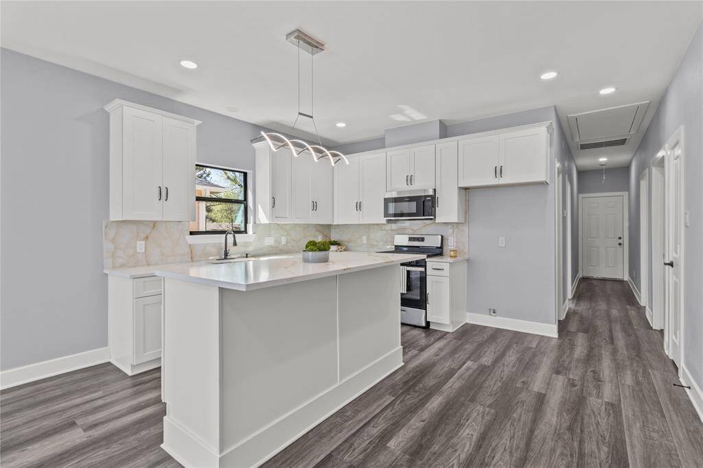 Open Kitchen/ Living