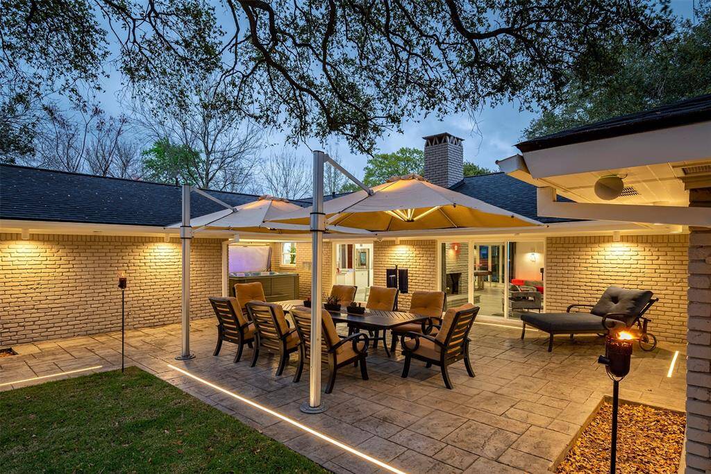 Back yard oasis is pristine