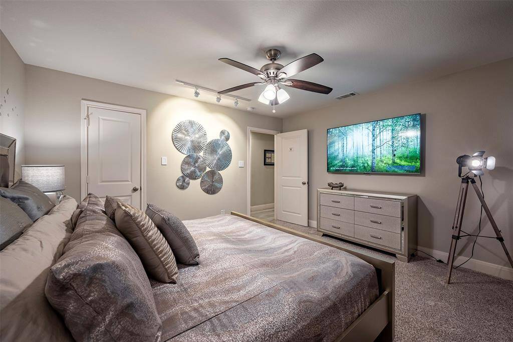 Fresh paint & ceiling fans