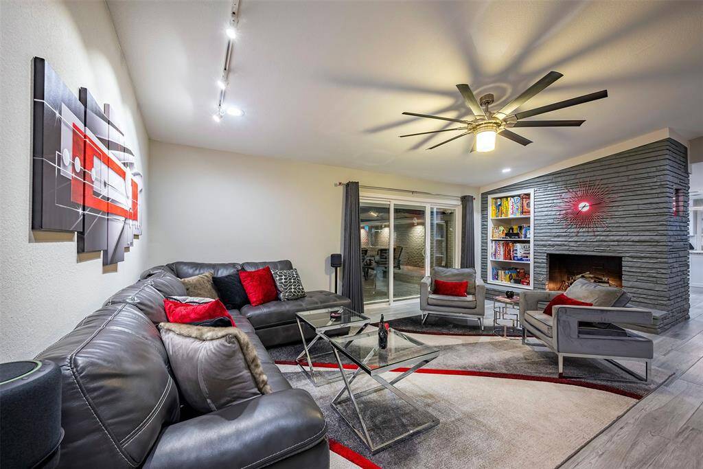Fireplace, inset bookcase & amazing ceiling fan