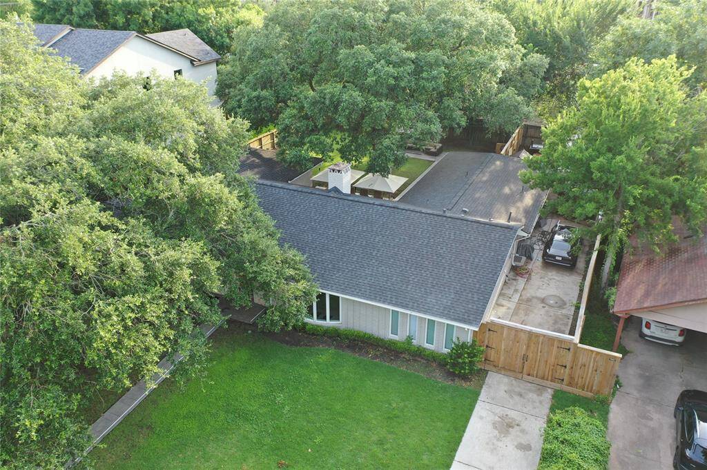 Ariel view to show driveway & outside storage of 9718 Cliffwood