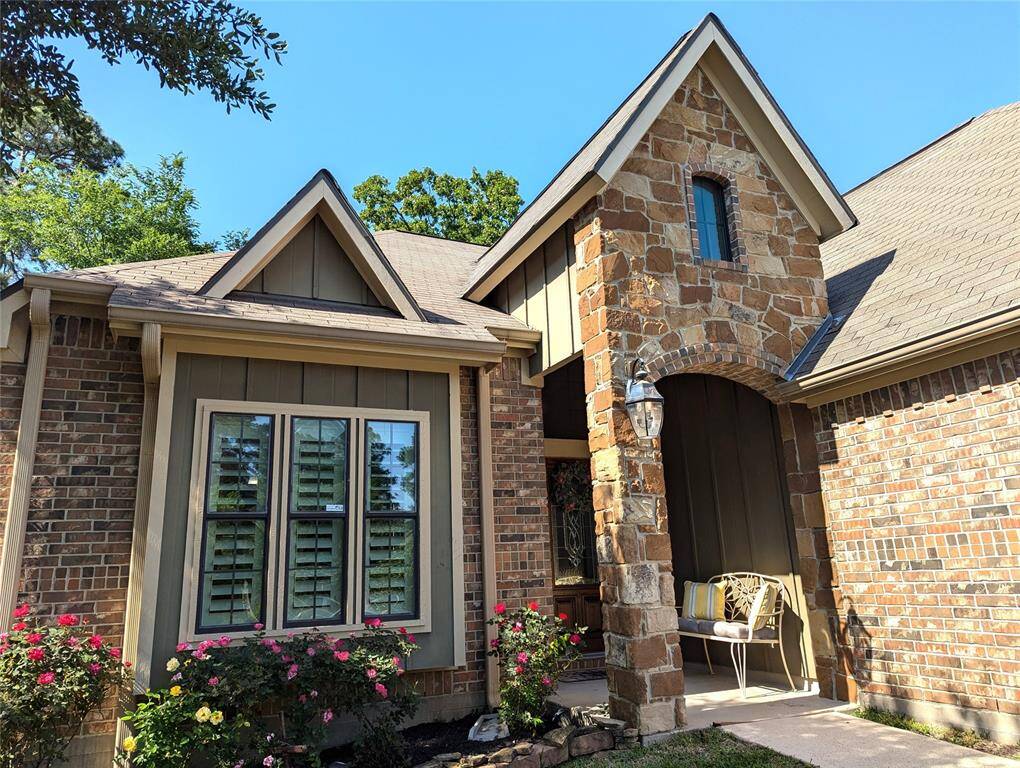 Gorgeous front elevation!