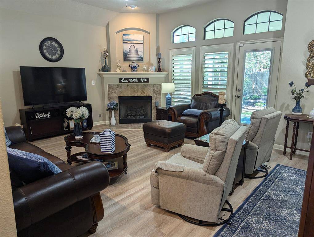 Gas fireplace, transom windows, ceiling fan and plenty of room for family and friends.