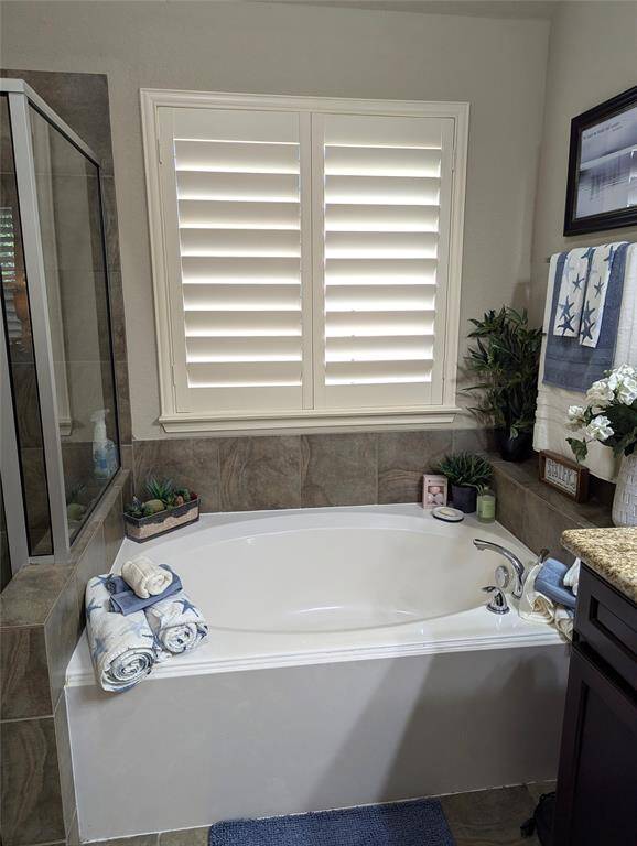 Imagine your self soaking and relaxing in this garden tub!