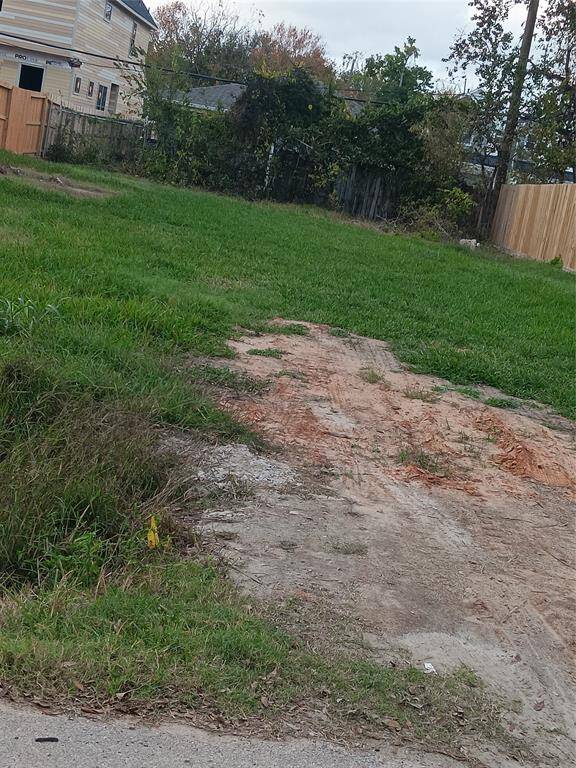 50 x 103 ft cleared lot. Ready to build!