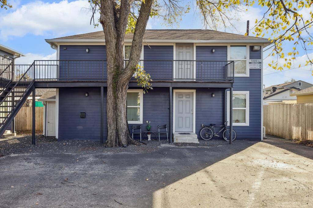 DUPLEX - Studio Apartments with w/d in both