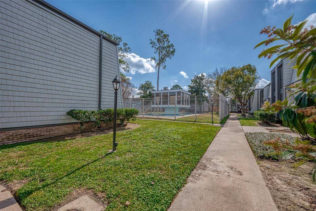 Conveniently located off Gessner, this property offers quick access to Memorial City, City Centre, Beltway 8, I-10, and 290.