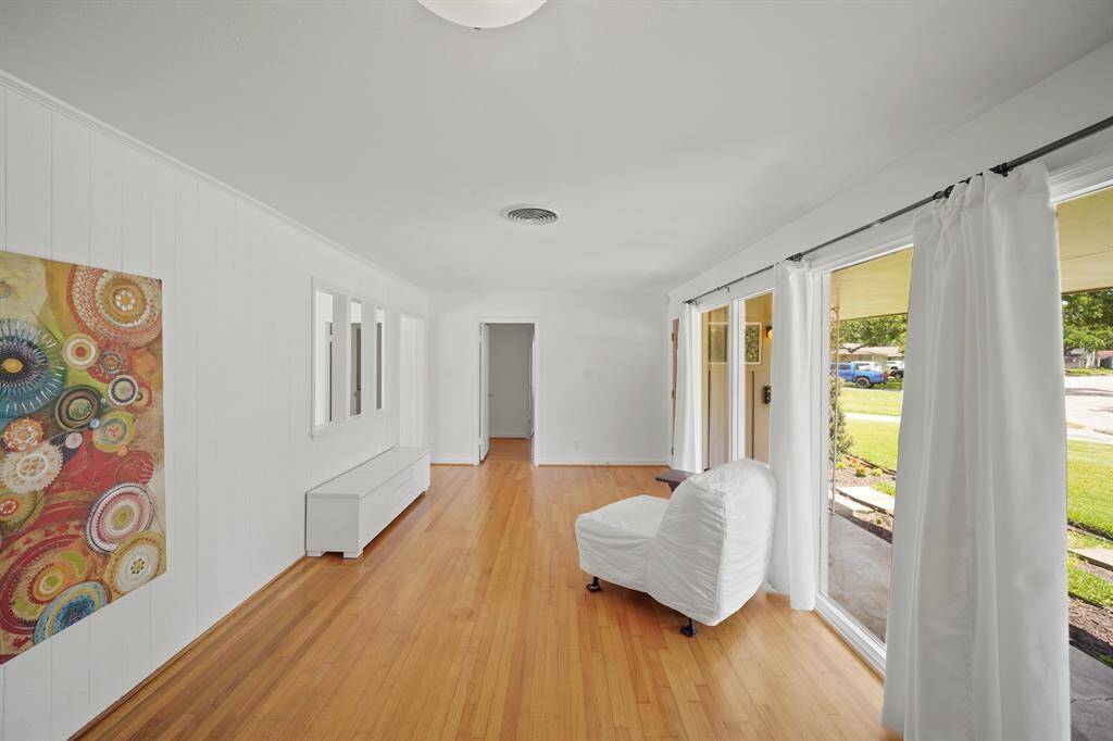 The Dining Area boasts Floor to Ceiling Pictures Windows (6'6" x 3'8") that view the Landscaped Front Yard.