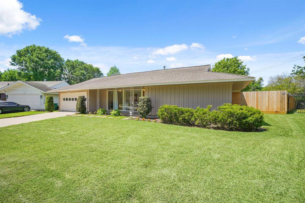 The Property features a Sprinkler System and a New Fence on the Northeast Side of the Backyard. The House is zoned to Red Elementary School (Magnet School for Science, Technology, Engineering, and Math), and to Meyerland Middle School (Magnet School for Performing and Visual Arts).