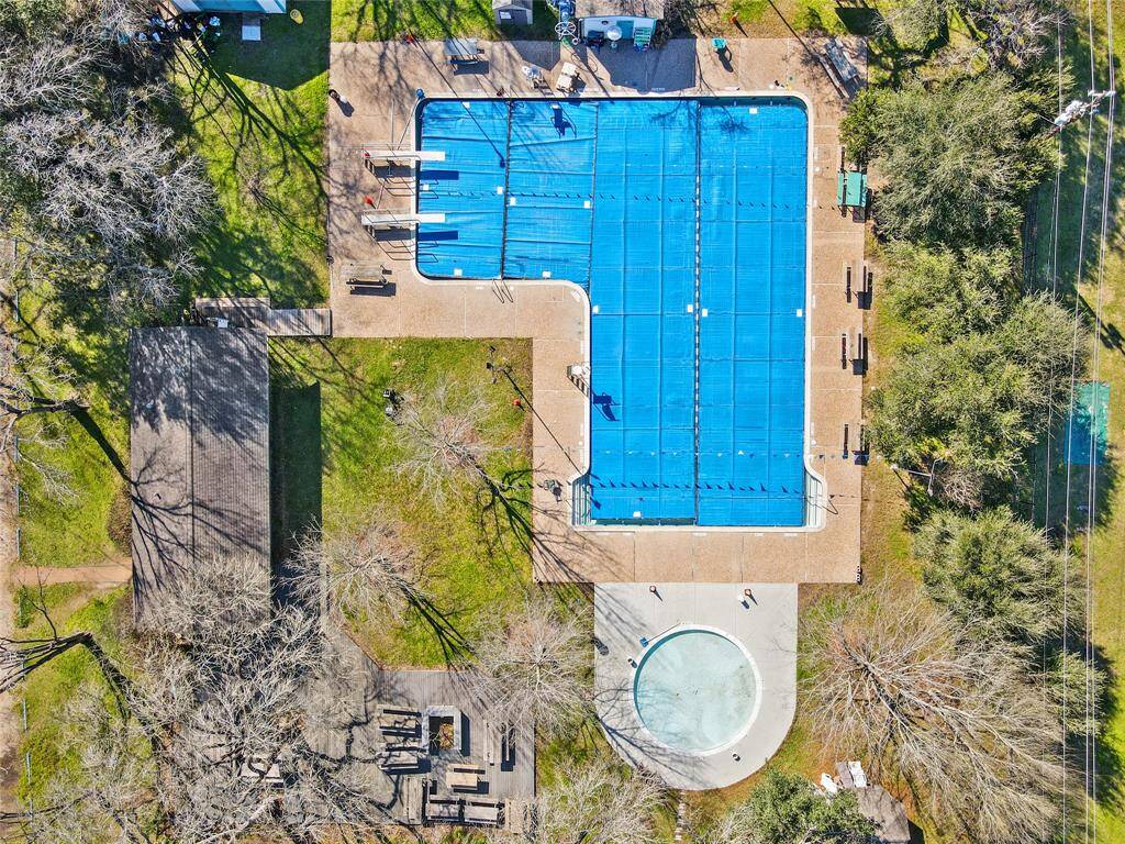 Willow Pool is located Across the Street from Willow Park. Reasonably priced Memberships are Available to enjoy this L-Shaped Pool, plus Separate Children's Wading Pool! Per the Willow Pool Website, a Swim Team and Swim Lessons are also offered at the Pool.
