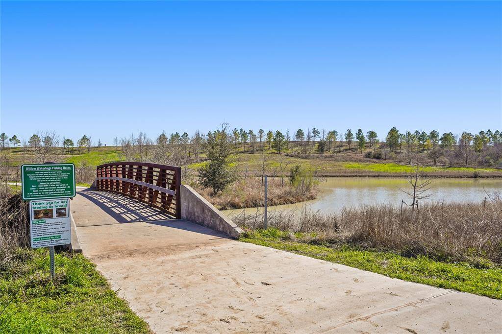 Nearby Willow Waterhole is a 4 Mile Long Natural Tributary of Braes Bayou. Willow Waterhole offers Hiking and Bike Trails and is a Wildlife Habitat, providing a Home to Many Migrating Birds.
