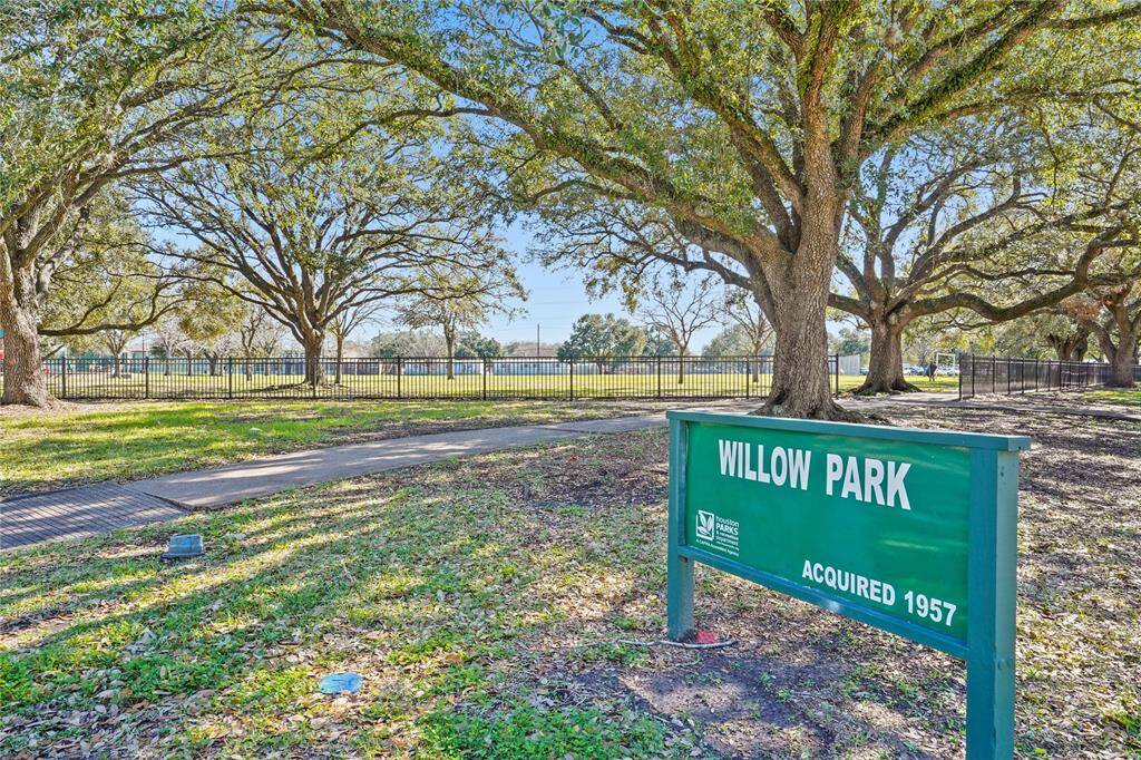 Tree-lined Willow Park is a 7.5 Acre Site in Willow Meadows that provides Outdoor Activities including Ball Fields, Tennis Courts, Sand Volleyball, and Playscapes. The Park is located across from the Willow Pool.