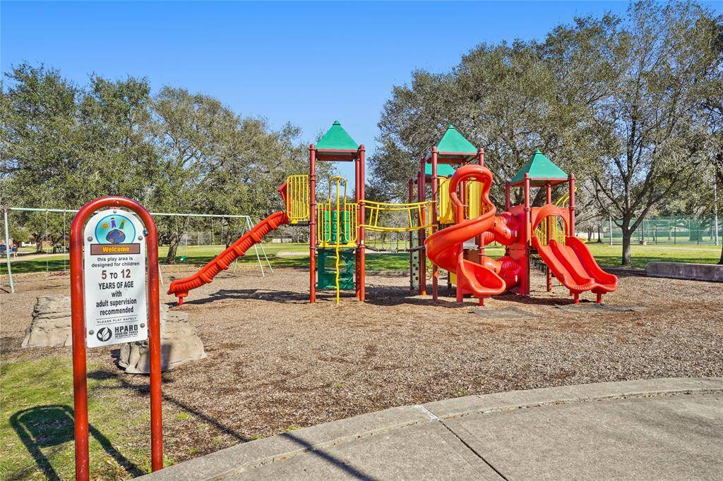 Bring your Family and enjoy the Sunshine and Amenities at Willow Park. There are Fun Activities for Everyone at this Nearby Neighborhood Park!