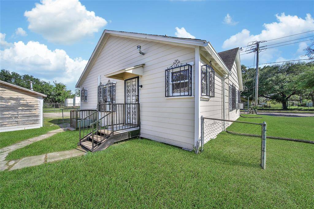 Spacious yard a