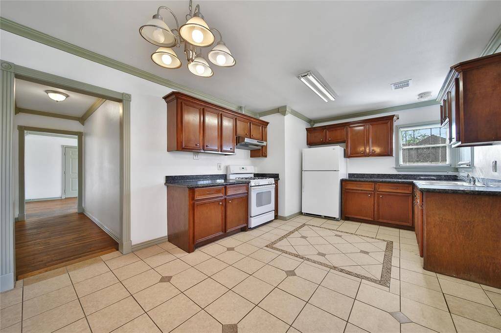 Eat-in kitchen has room for large table.