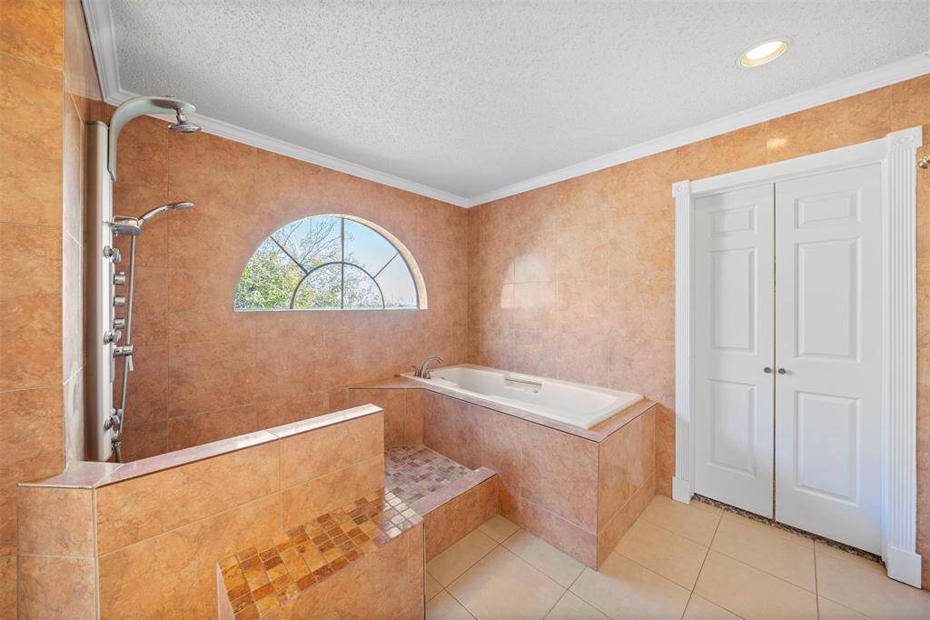 3rd floor - primary bathroom